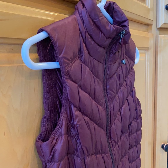 Athleta Downalicious Goose Down Puffer Vest - Picture 4 of 7